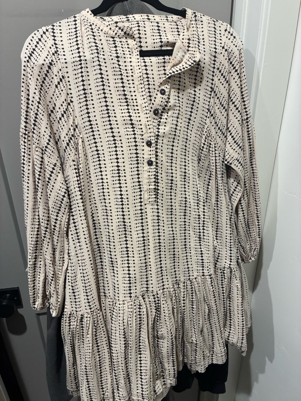 Boutique 9 Cream and Black Printed Midi Dress